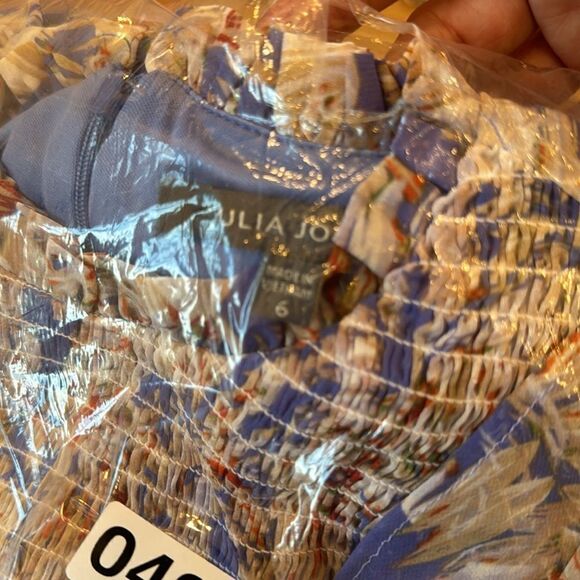 Floral Smock Bodice Dress
Julia Jordan - Picture 5 of 5